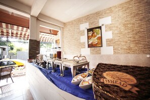Esmorzar diari continental (300 THB per persona)