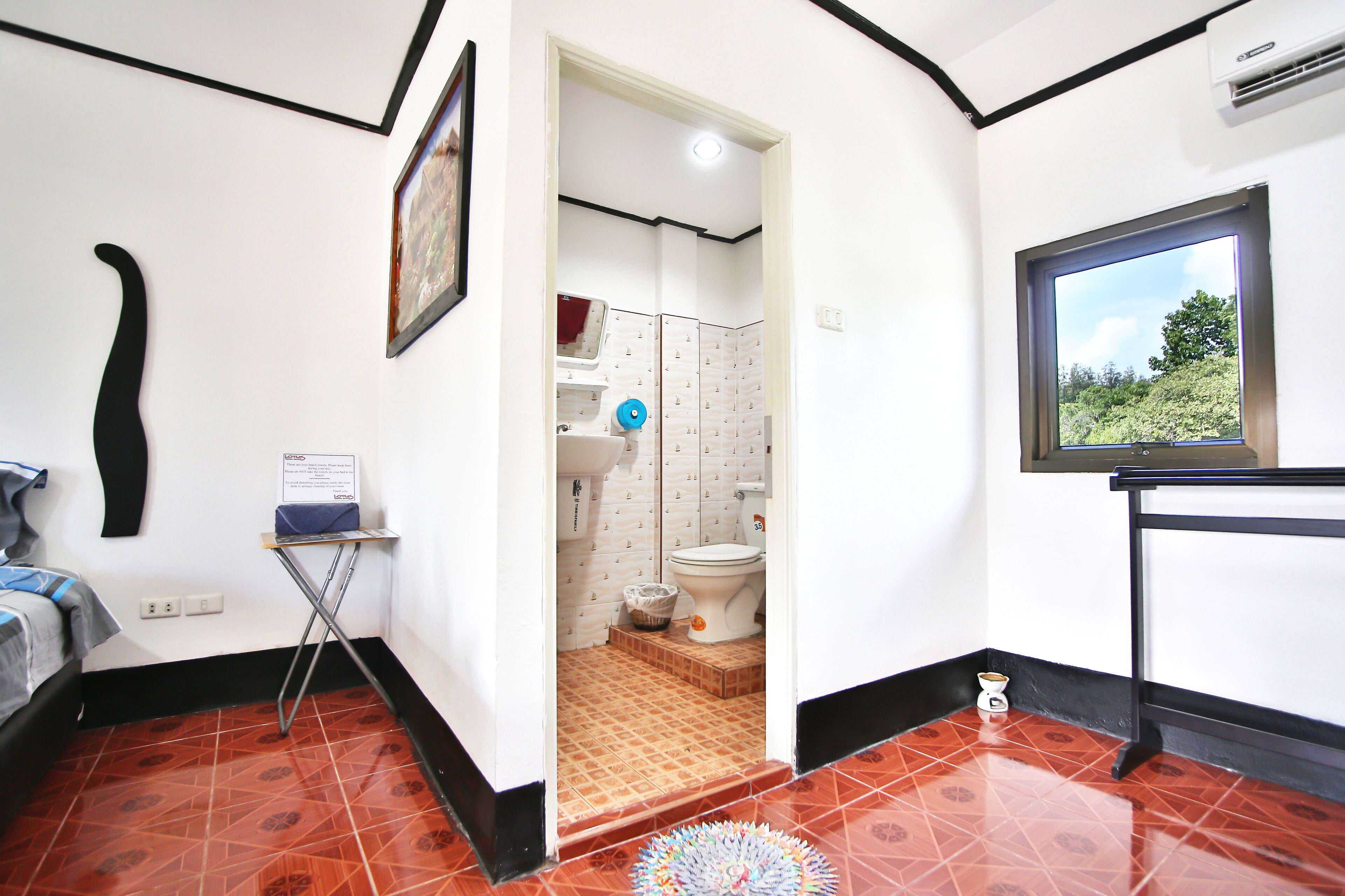 standard double room | bathroom | shower, free toiletries, hair dryer, bidet
