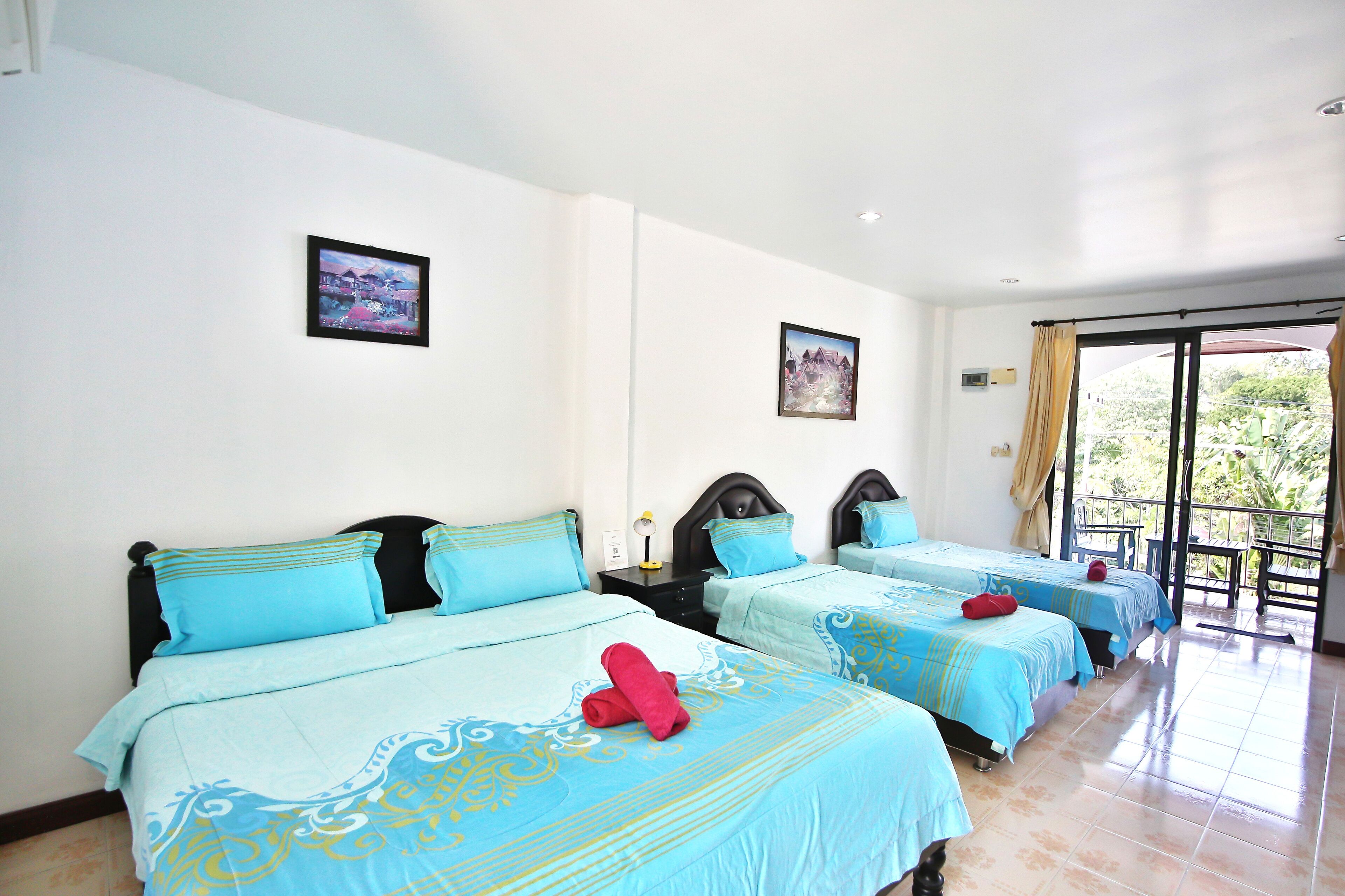 family room | 1 bedroom, desk, laptop workspace, free wifi