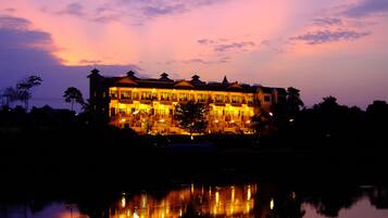 Façade de lâhĂ©bergement - soirĂ©e/nuit