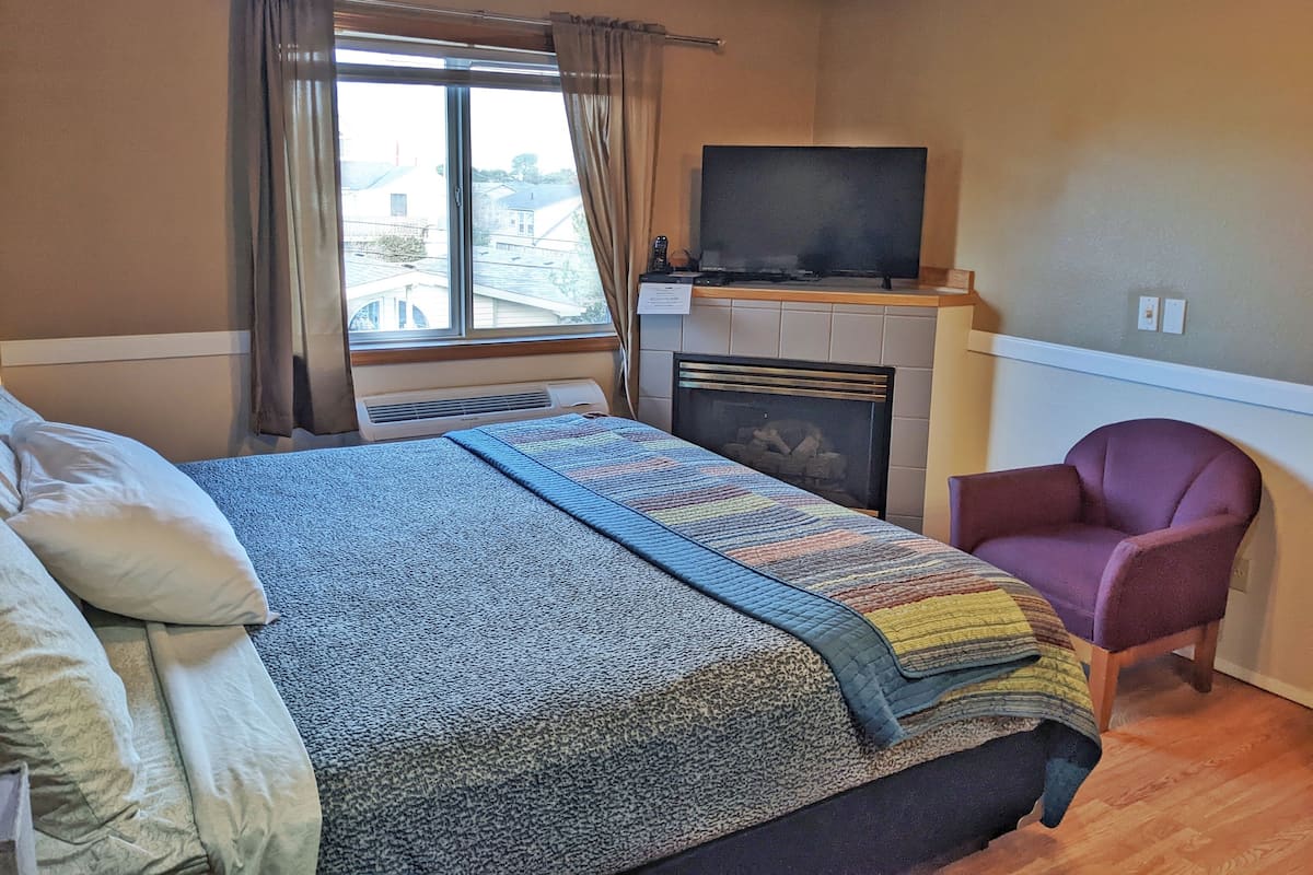 Superior Single Room | 1 bedroom, iron/ironing board, bed sheets