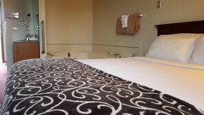 32-inch flat-screen TV with cable channels, TV, books - Hillcrest Inn (Seaside)