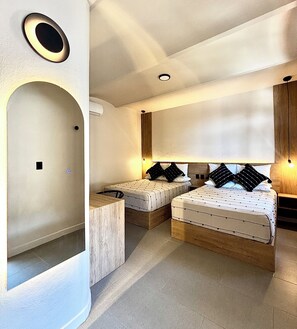 Quarto casal superior | Roupas de cama premium, cortinas blackout, ferros/tábuas de passar roupa