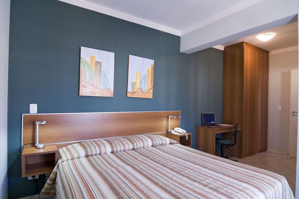 In-room safe, desk, free WiFi