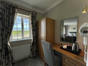 Deluxe Room, Ensuite | Desk, free WiFi, bed sheets - Glasha Meadows (Doolin)