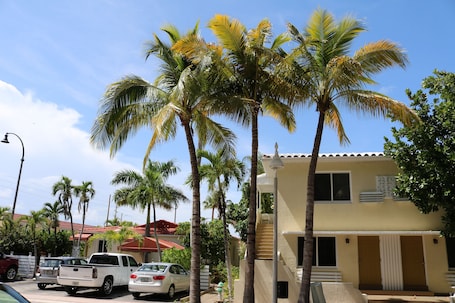 Estacionamento sem manobrista (sujeito a cobrança): USD 25 por diária. Ocean Drive Villas