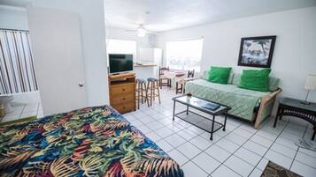 Suíte estúdio luxo, 1 cama Queen e sofá-cama, cozinha | Individualmente decorados, individualmente mobiliados