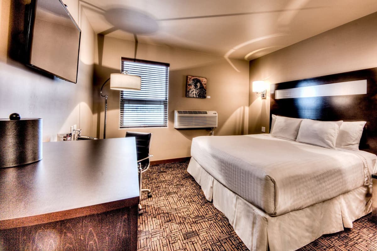 Literie de qualité, couette en duvet, lit avec matelas à plateau-coussin