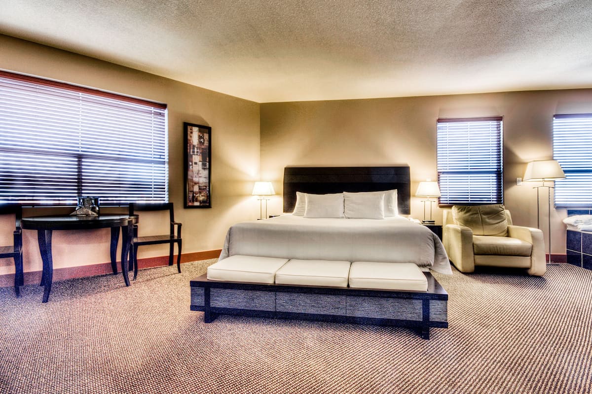 Podollan Suite | Premium bedding, down duvets, pillow-top beds, desk