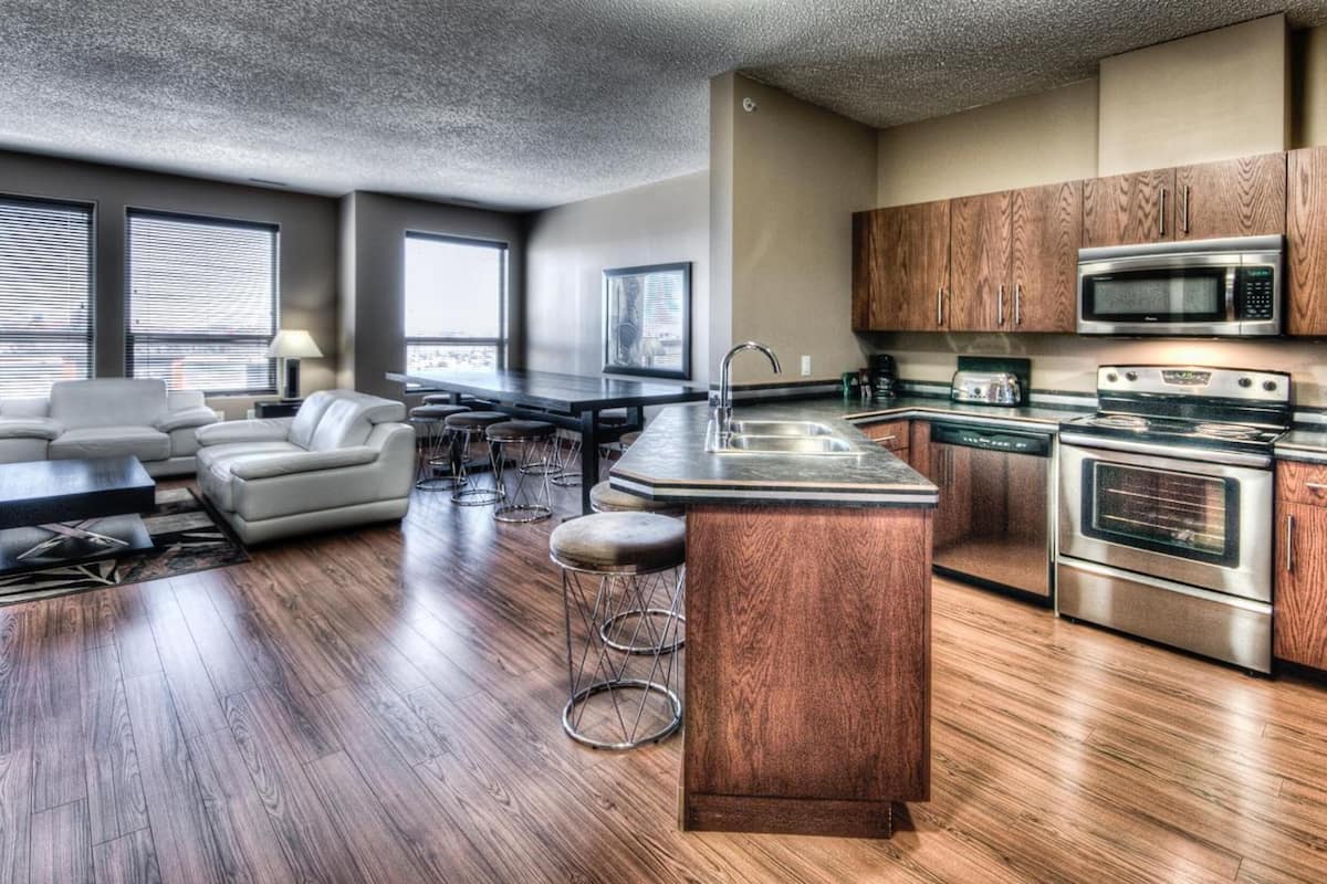 full-sized fridge, microwave, stovetop, dishwasher