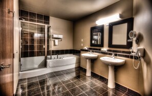 Deep soaking bathtub - Grand Inn & Residence (Grande Prairie)