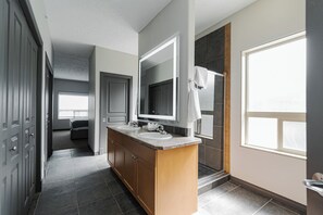 Suite, 3 Bedrooms, Kitchen | Bathroom | Combined shower/tub, free toiletries, hair dryer, towels - Premier Residences (Fort McMurray)