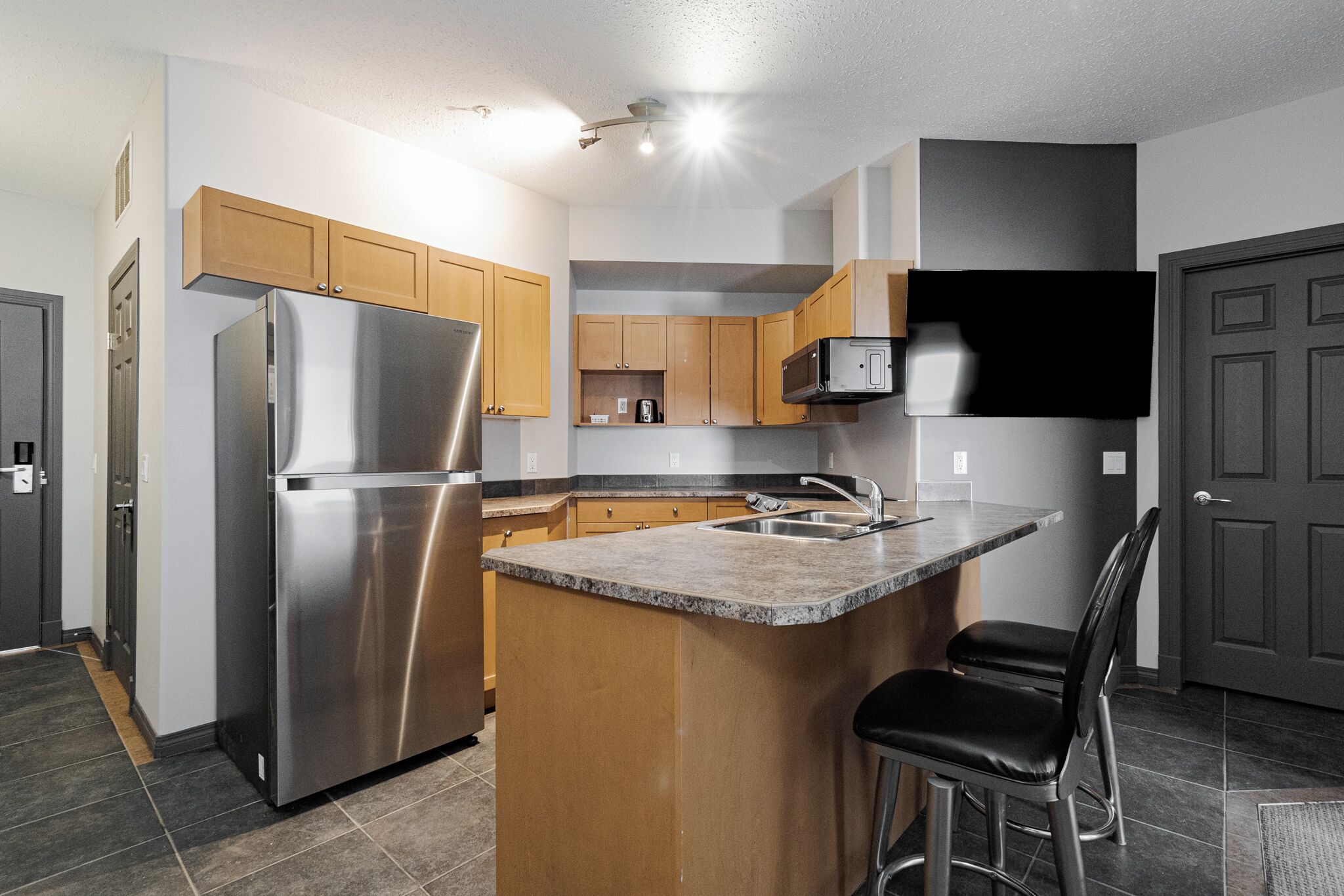 Suite, 2 Bedrooms, Kitchen | Private kitchen | Full-sized fridge, microwave, oven, stovetop