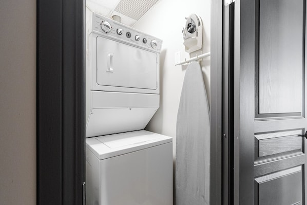 Suite, 2 Bedrooms, Kitchen | Laundry