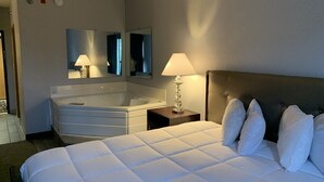 Executive Room, 1 King Bed, Jetted Tub | Room amenity - Mountain Music Inn (Branson)