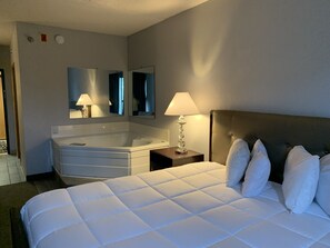 Executive Room, 1 King Bed, Jetted Tub | Room amenity