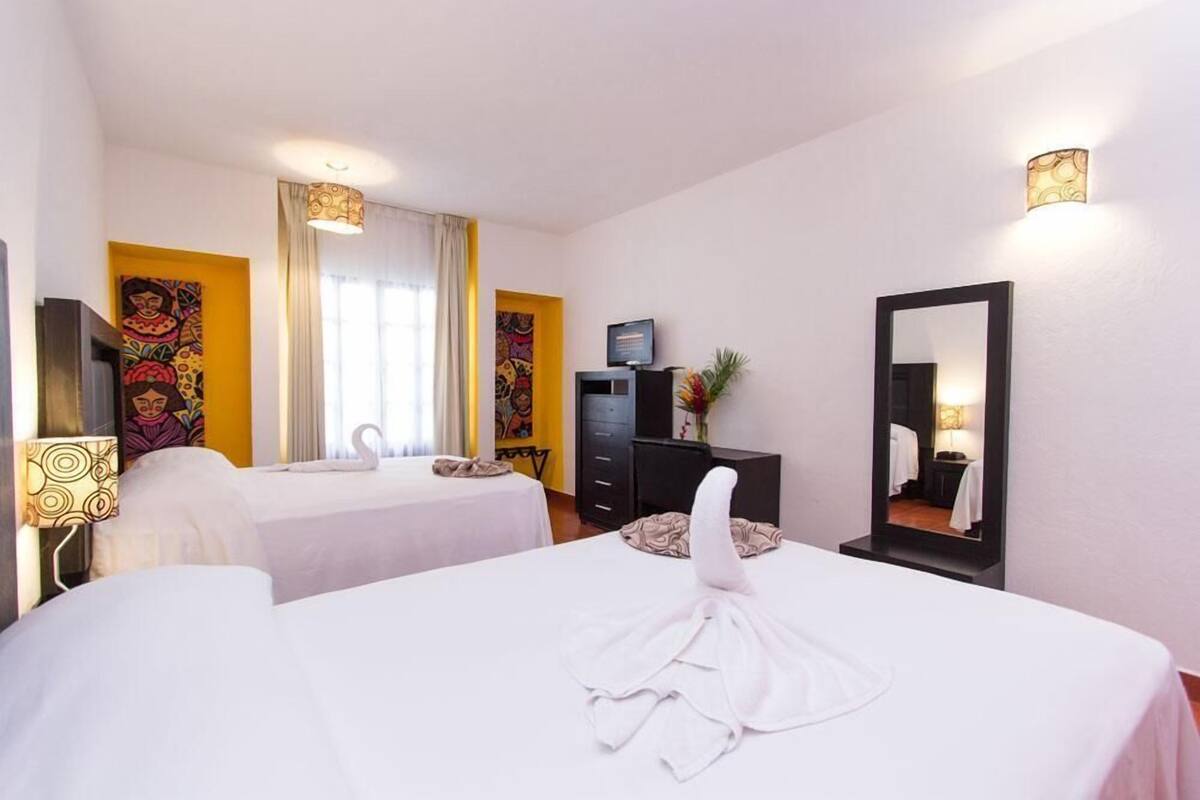 Een kluis op de kamer, een bureau, een laptopwerkplek, gratis wifi