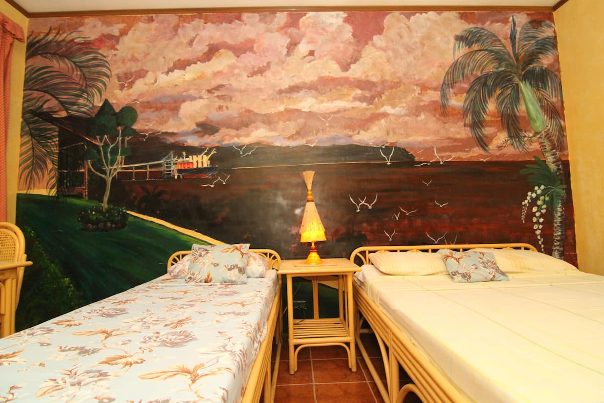 Comfort Room, 1 Bedroom, Smoking | In-room safe, WiFi (free), bed sheets