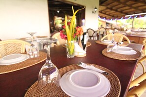 Breakfast, lunch, dinner served; international cuisine, ocean views  - Parrot Paradise Resort (Alcoy)