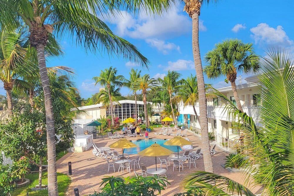 Downtown Hollywood Gardens Inn & Suites