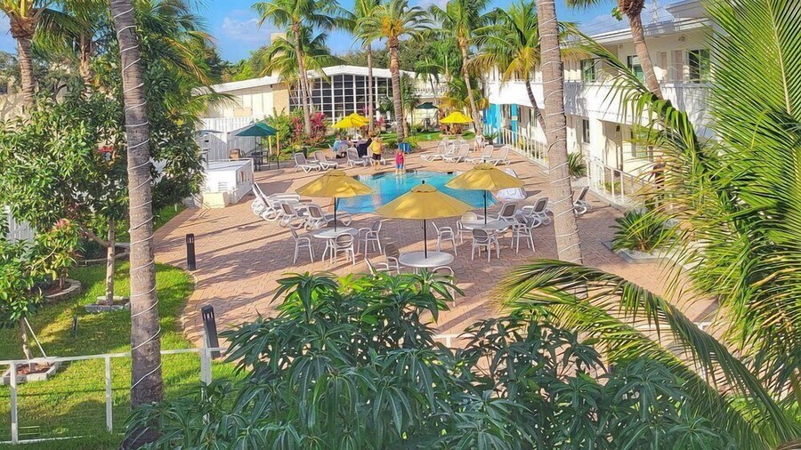 Downtown Hollywood Gardens Inn & Suites