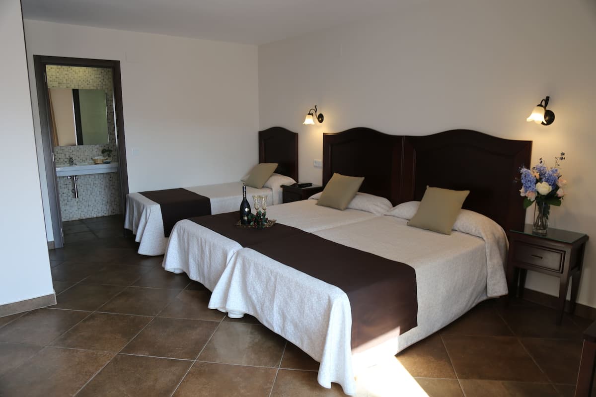 triple room, terrace | minibar, in-room safe, desk, soundproofing