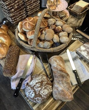 Free buffet breakfast  - Lux Alpinae (Sankt Anton am Arlberg)