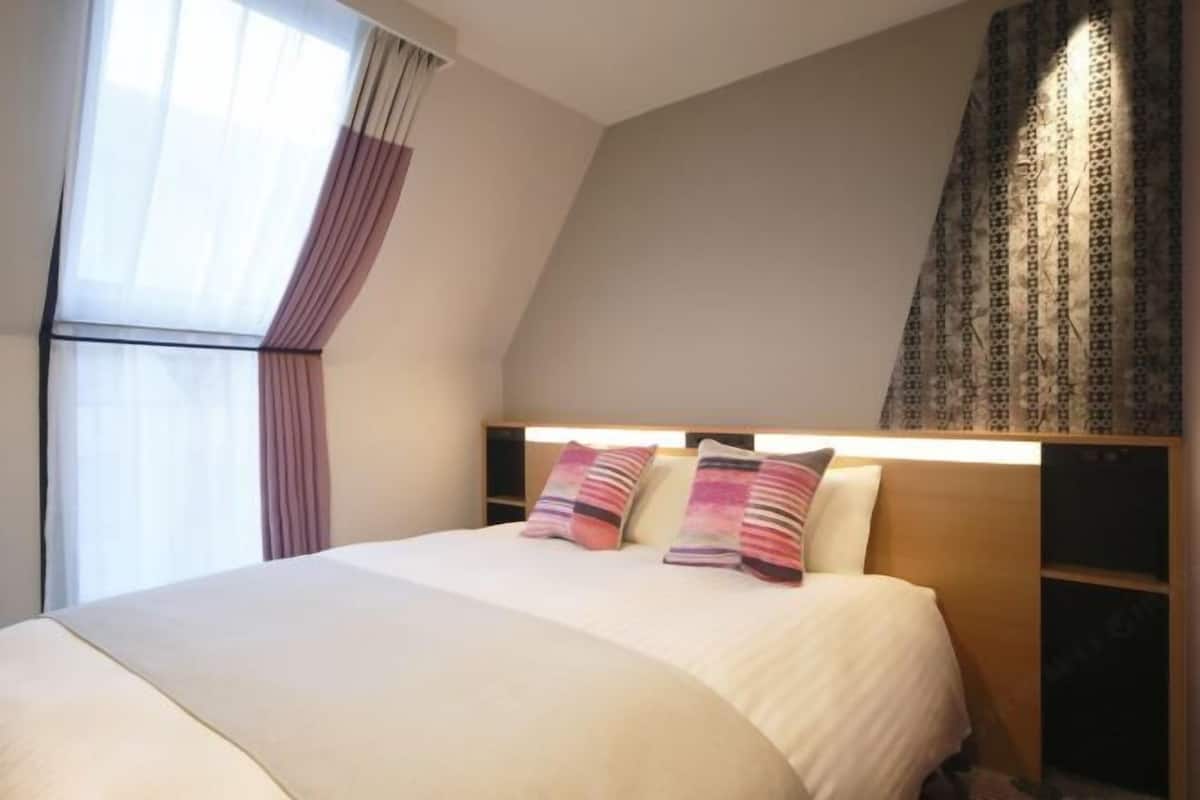 Peti besi dalam bilik, seterika/papan seterika, Wi-fi percuma