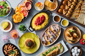 Daily buffet breakfast (JPY 2000 per person) - Kyoto Tower Hotel Annex (Kyoto)