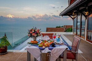 3 Bedroom Grand Pool Villa | In-room dining