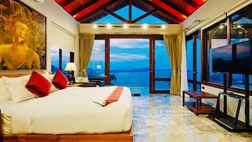 3 Bedroom Ocean View Grand Pool Villa | Seprai premium, minibar, brankas, dan meja kerja