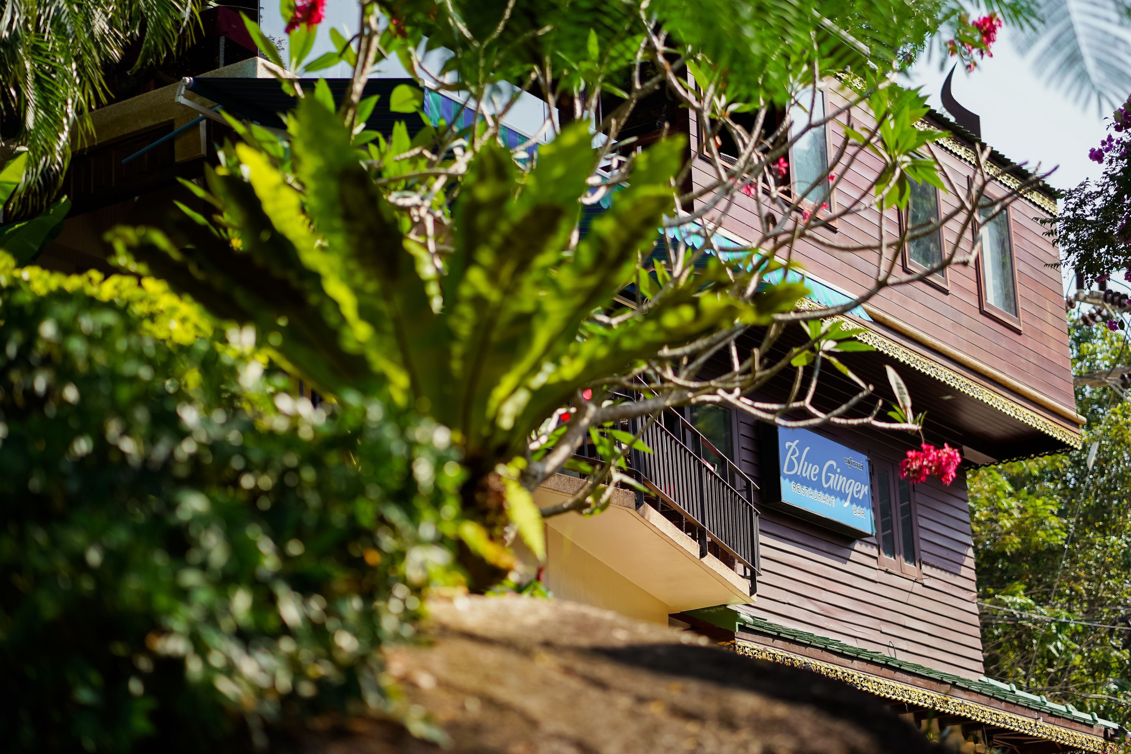 Breakfast, lunch, dinner served; Thai cuisine, sea views 