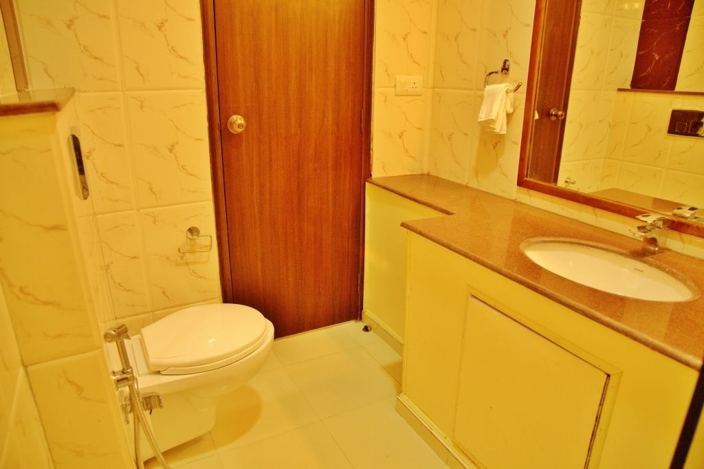 shower, free toiletries, hair dryer