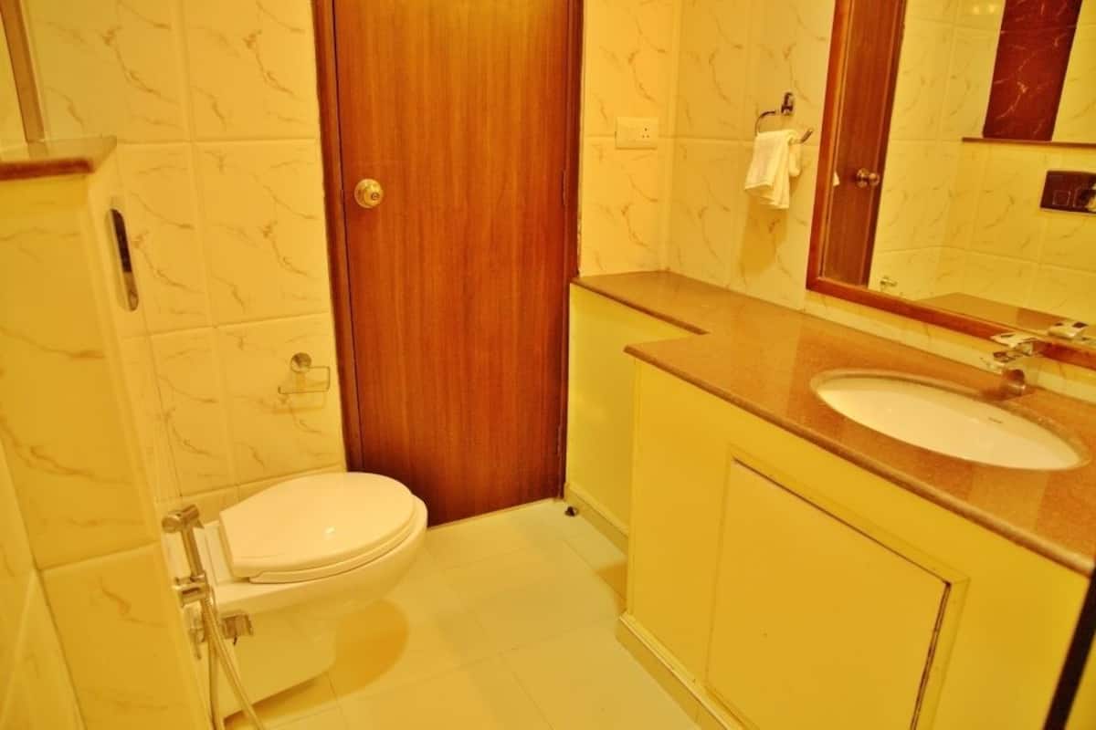 shower, free toiletries, hair dryer