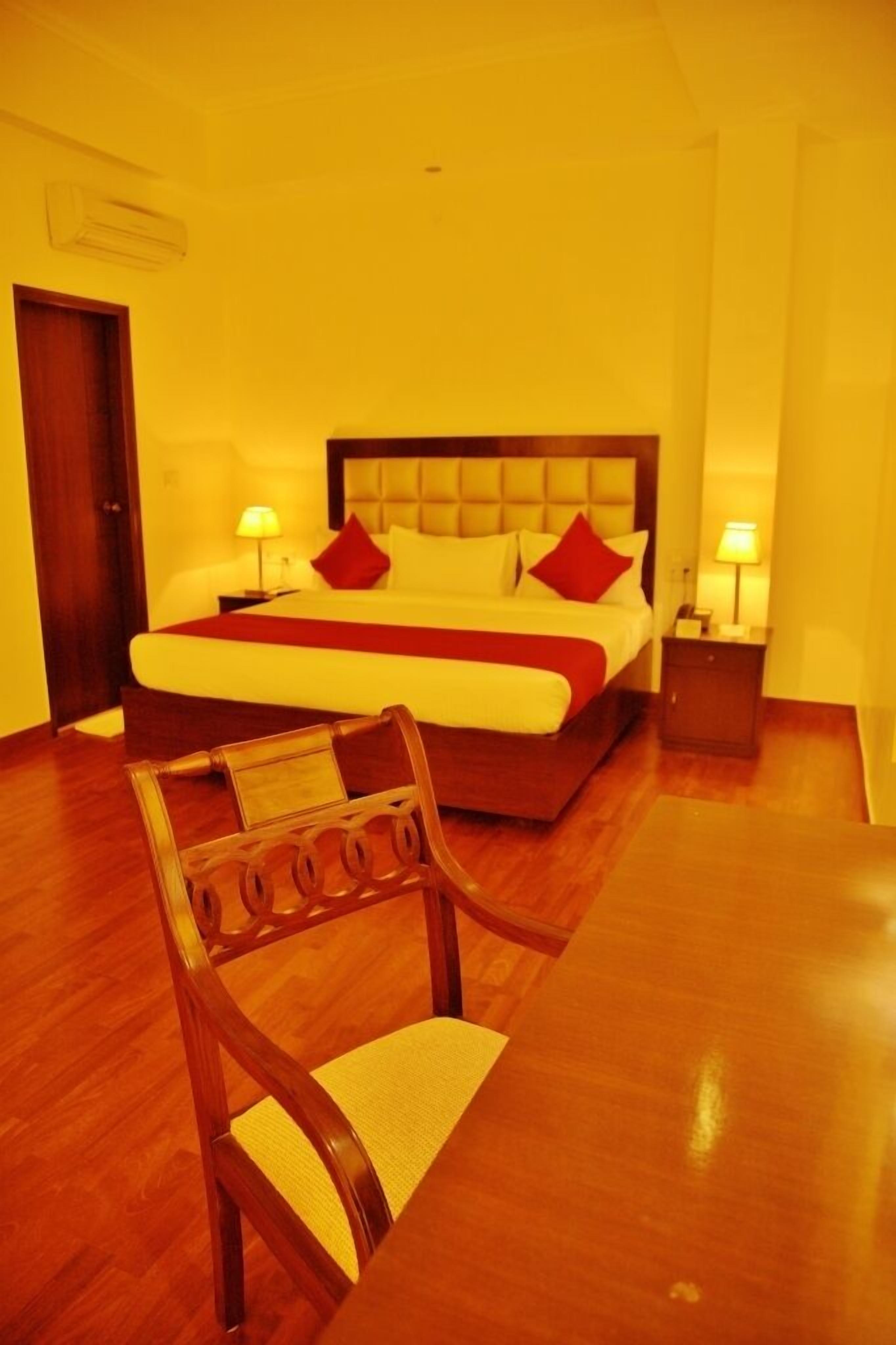 room, 1 double bed, non smoking | minibar, in-room safe, soundproofing, free wifi