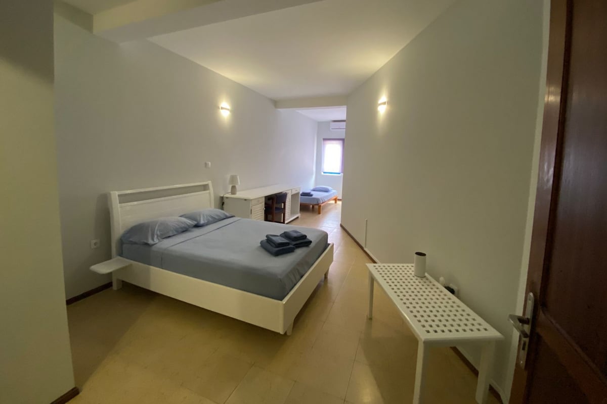 Wifi gratis y ropa de cama 