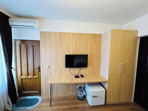 Standard-Zweibettzimmer, 2 Einzelbetten, Nichtraucher | 1 Schlafzimmer, Minibar, Zimmersafe, Schreibtisch