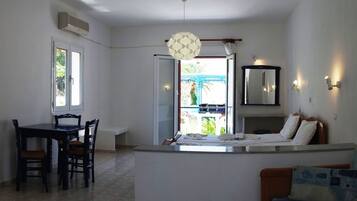 Standard Studio, Garden View | 1 bedroom, in-room safe, blackout drapes, soundproofing
