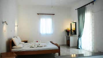 Standard Studio, Garden View | In-room safe, blackout drapes, soundproofing, free WiFi