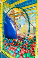 Zona de juegos infantil cubierta