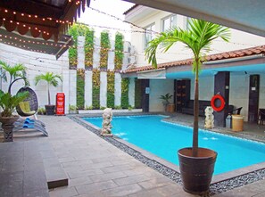 Outdoor pool - Puri Denpasar Hotel (Jakarta)