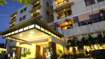 Fachada del alojamiento - Noche