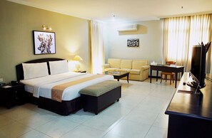 In-room safe, desk, free WiFi - Puri Denpasar Hotel (Jakarta)
