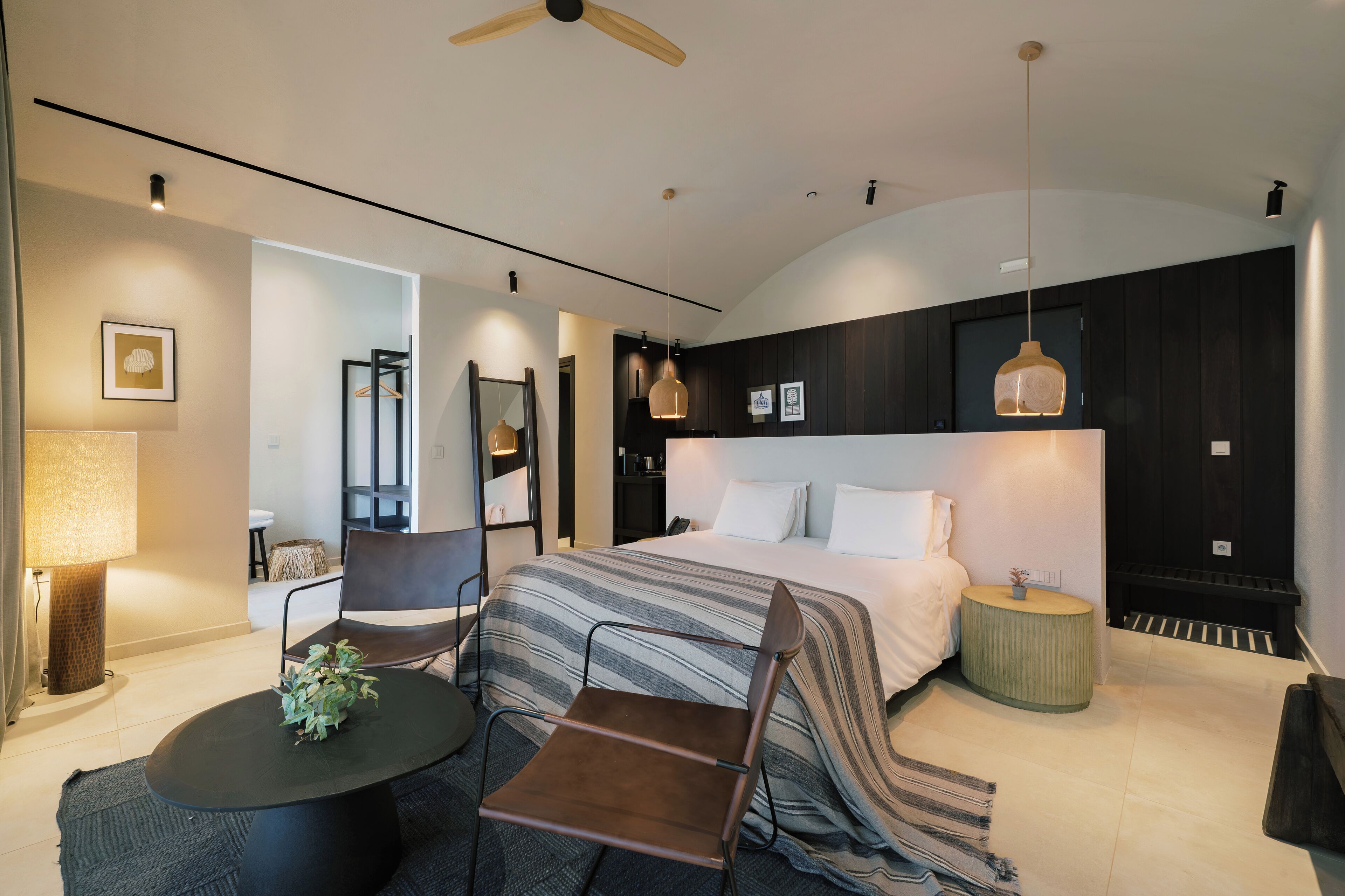 Penthouse Suite with Outdoor Jacuzzi | Premium bedding, down comforters, pillowtop beds, minibar