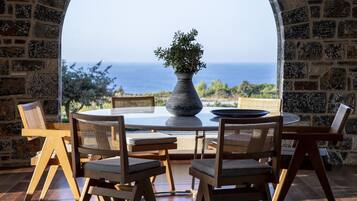 Villa Noura with Private Pool, Sea View | Esszimmer