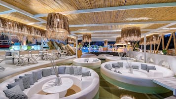 Con vista a la alberca, con servicio de comidas y brunch