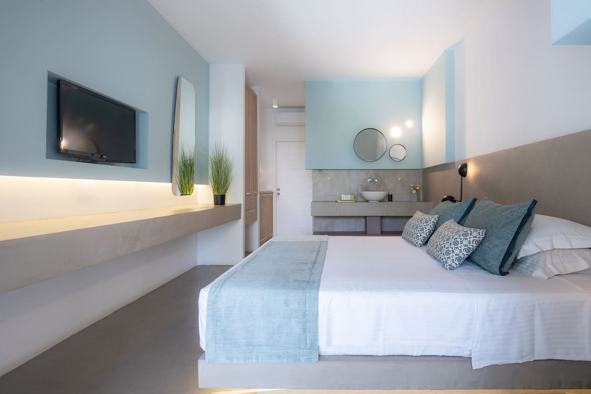 Deluxe Double Room | 2 bedrooms, premium bedding, down duvets, pillow-top beds