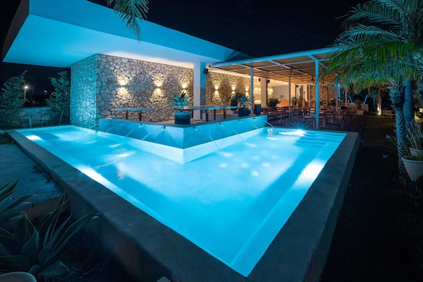 Poolside bar