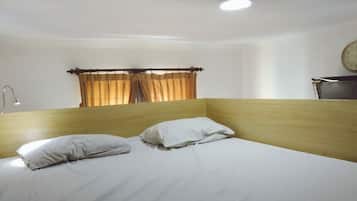 Kamar Quadruple Standar | Wi-Fi gratis dan seprai linen