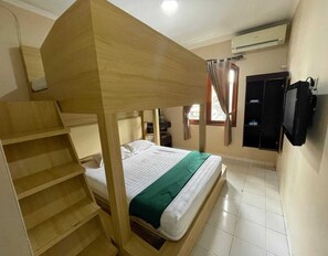 Chambre Quadruple Standard | Wi-Fi gratuit, draps fournis
